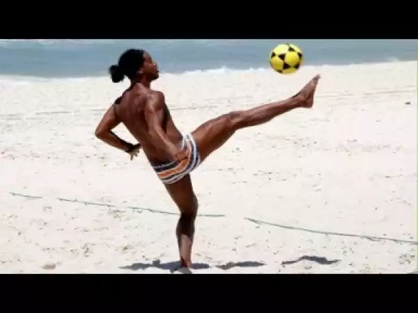 Video: Ronaldinho Crazy Footvolley Skills Compilations